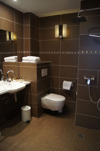 Bathroom 4, Hotel Volney Opera, Paris