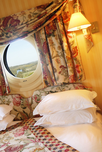 Bedroom 3, Yeuse, Charente