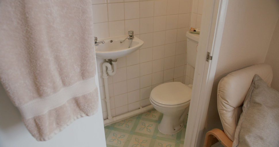 Bathroom 3, The Coach and Horses, Surrey