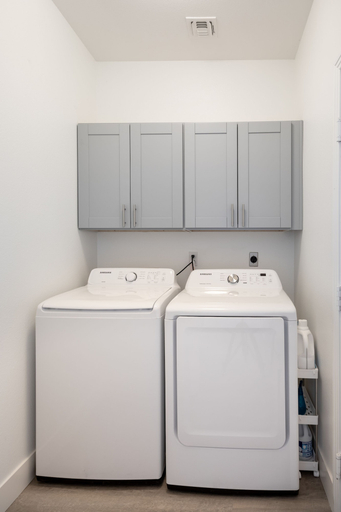 Bathroom 5, Golden Serenity, San Bernardino