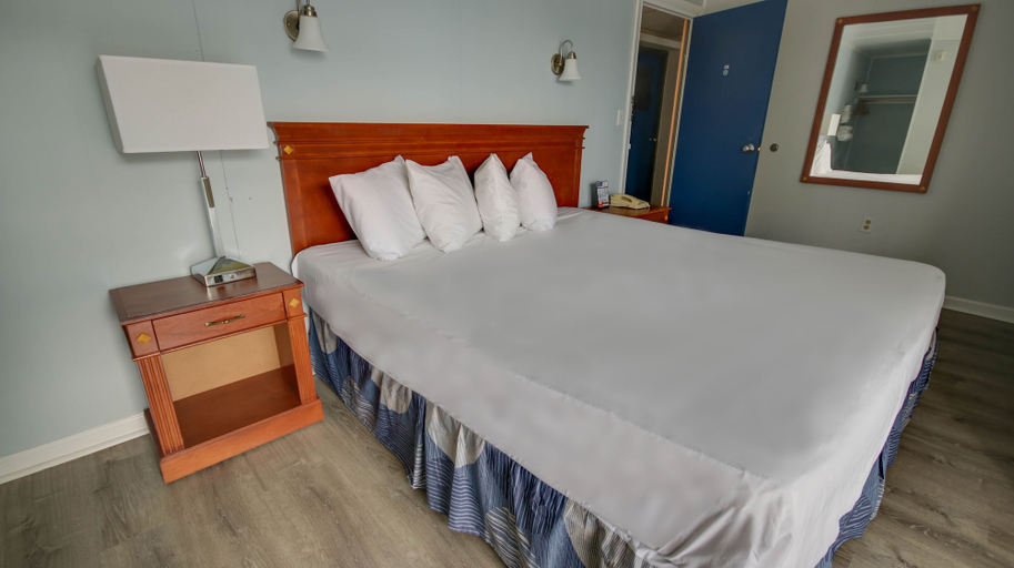 Bedroom 2, Rideau Oceanfront Motel, Worcester