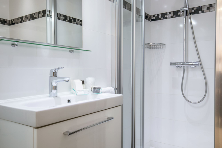 Bathroom 3, Hôtel de L'Horloge, Paris