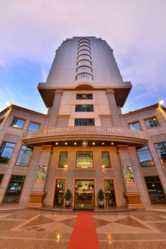 Exterior & Views 28