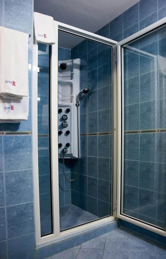 Bathroom 4, Hotel Diter, Stolichna