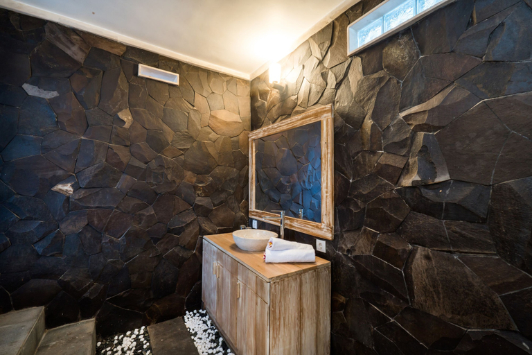 Bathroom 3, Jenggala Hill, Klungkung