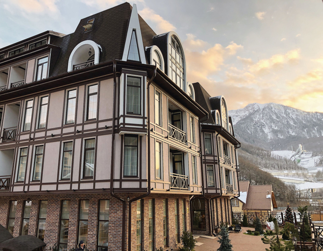 Exterior & Views