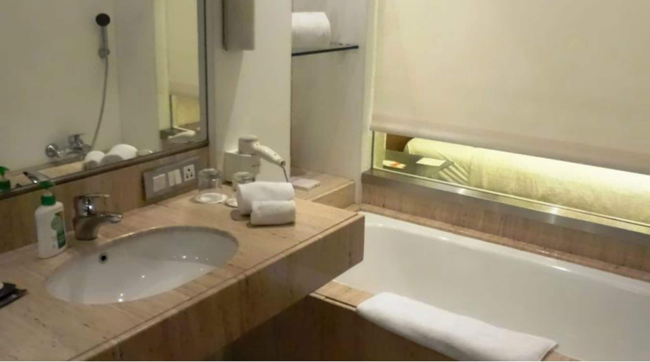 Bathroom 4, Mirage Hotel, Mumbai Suburban