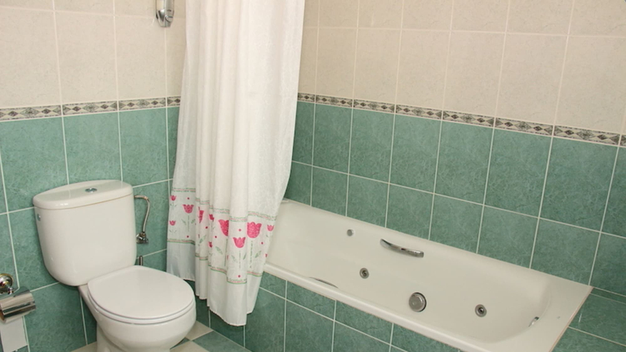 Bathroom 4, Hotel Avenida III, León