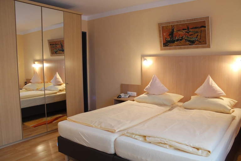 Bedroom 2, Hotel Brigitte, Breisgau-Hochschwarzwald