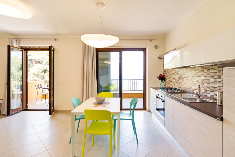 Others 4, Calipso Seaview Flat with Private Parking, Messina