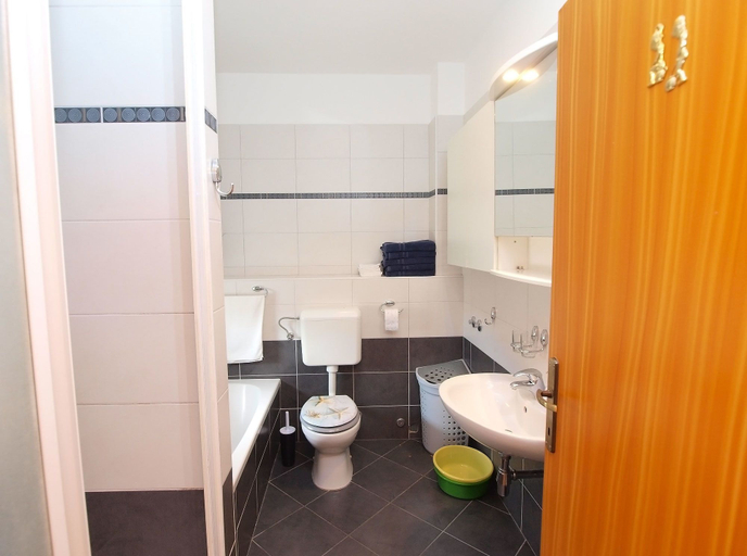 Bathroom 4, Apartment 1413, Pula
