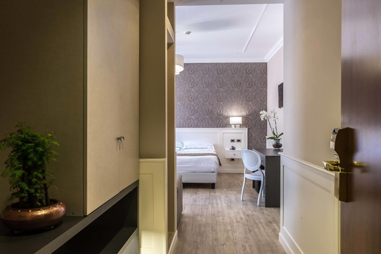 Bathroom 5, Hotel Museum, Rome