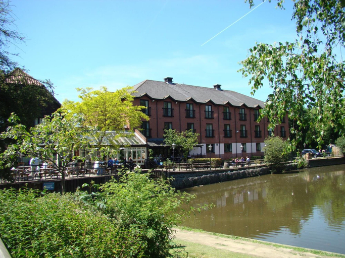 Exterior & Views 3, The Bridge Hotel, Surrey