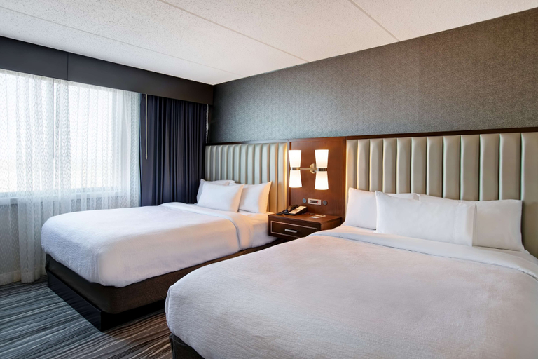 Bedroom 4, Embassy Suites Syracuse, Onondaga