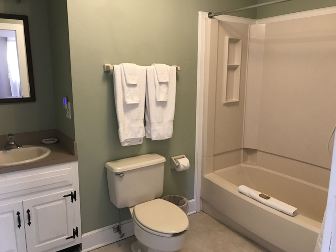 Bathroom 4, Inn at Millrace Pond, Warren