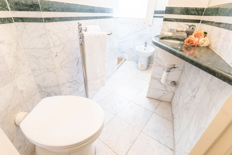 Bathroom 5, Tiny Ponte Vecchio by Mmega, Florence