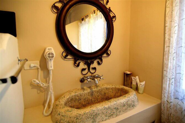 Bathroom 3, Kenting Little Path B&B, Pingtung