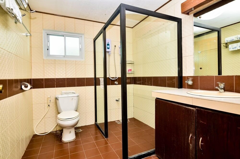 Bathroom 5, Steps Garden Resort, Puerto Galera