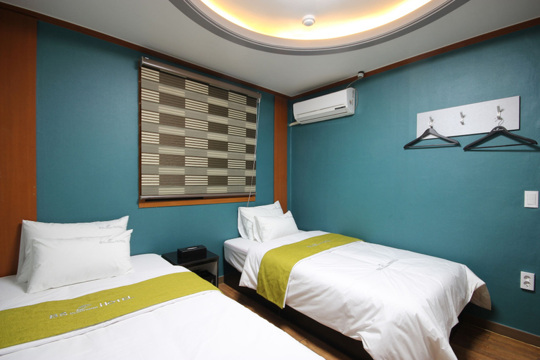 Bedroom 2, BSB Hotel, Dong