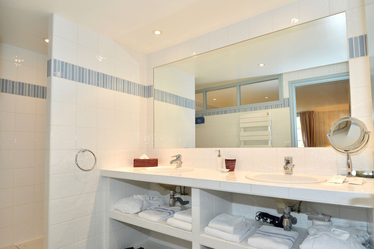Bathroom 4, La Désirade - Hôtel, Spa et Restaurant, Morbihan