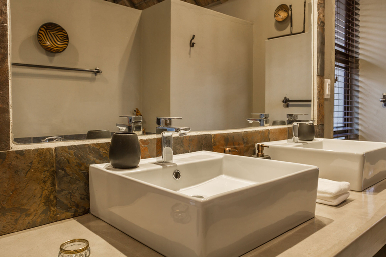 Bathroom 4, Ukuthula Bush Lodge, Mopani