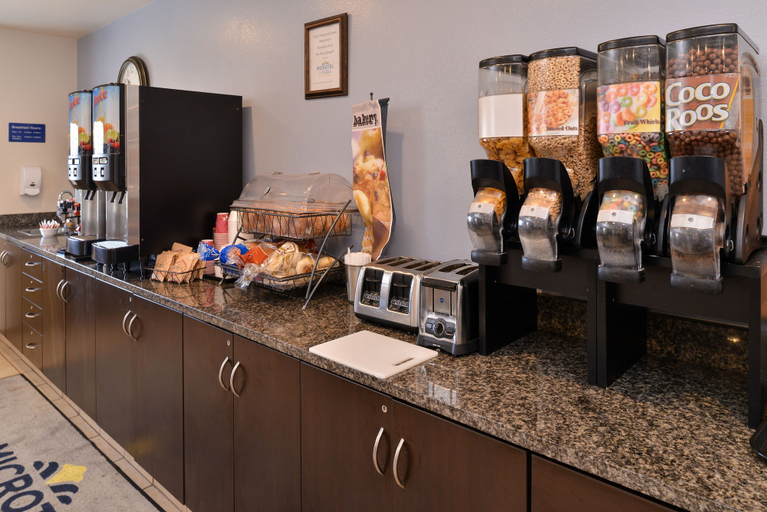 Food & Drinks 5, Microtel Inn & Suites by Wyndham Klamath Falls, Klamath