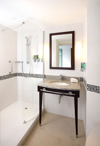 Bathroom 4, Hampton by Hilton Liverpool City Center, Sefton