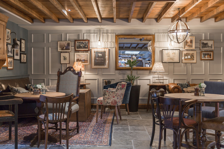 Food & Drinks 5, The Bridge Hotel, Surrey