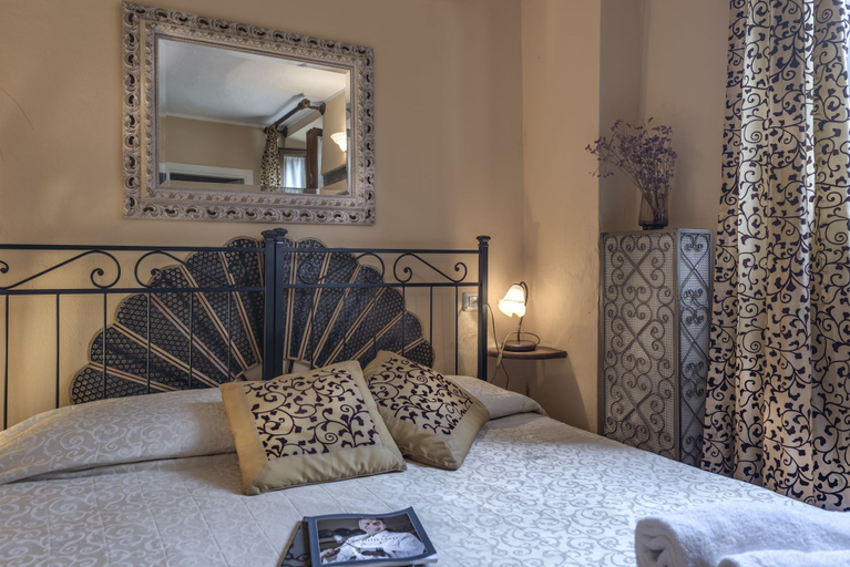 Bedroom 3, Villa Poggio di Gaville, Florence