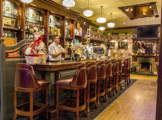 Food & Drinks 4, Nevins Inn