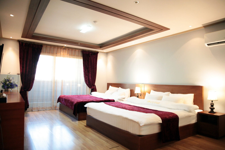 Bedroom 5, La Belle Hotel In Tongyeong, Tongyeong