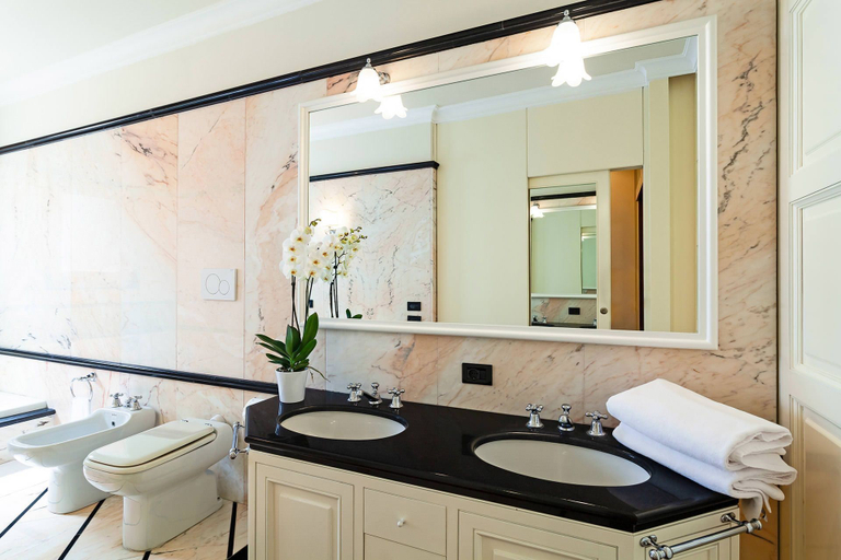 Bathroom 4, Villa Orlando, Napoli