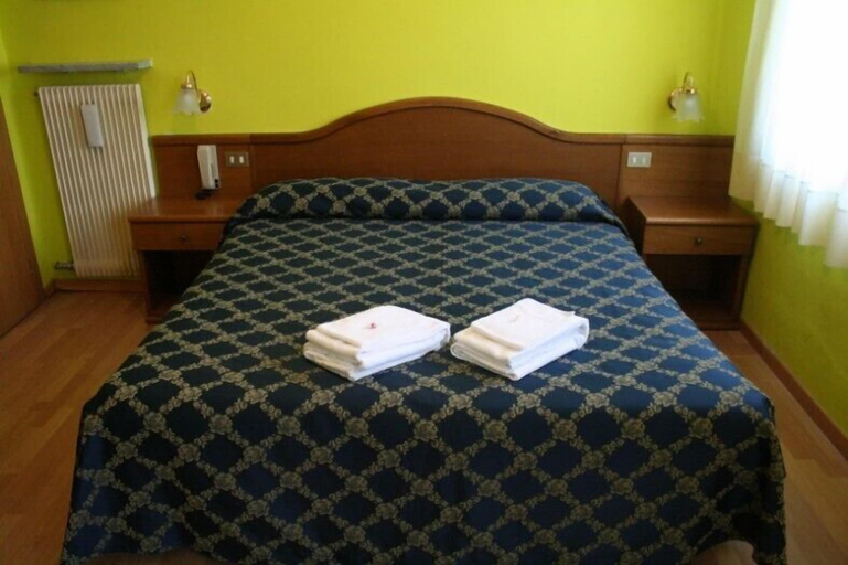 Bedroom 3, Hotel Fontanella, Trento
