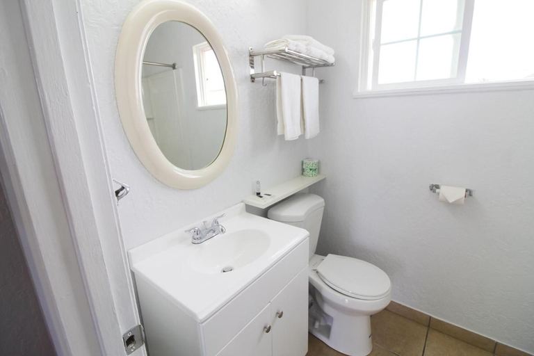 Bathroom 3, Stage Stop Inn Williams, Colusa