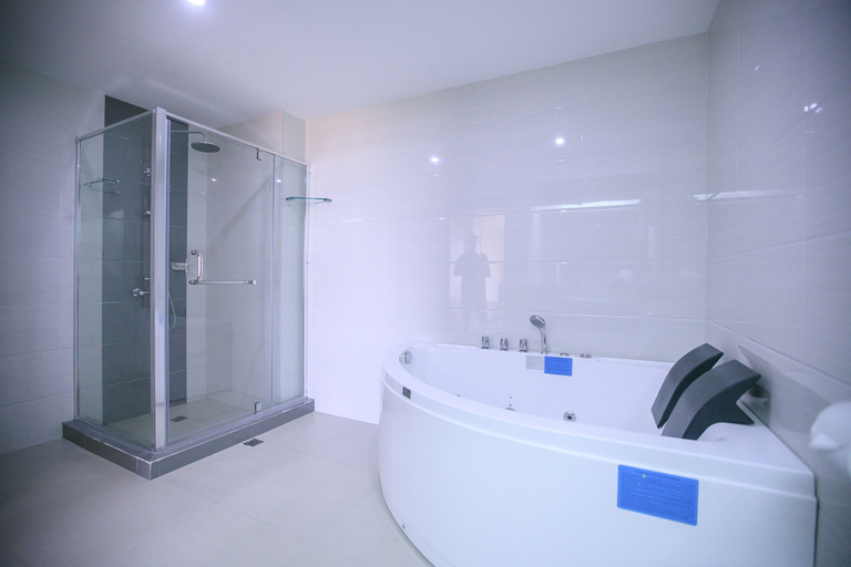 Bathroom 5, La Maja Rica Hotel, Tarlac City