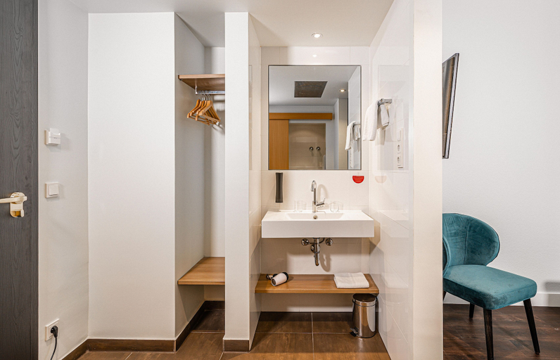 Bathroom 5, Hotel Stachus, München