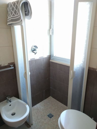 Bathroom 4, Hotel Arabesco, Rimini