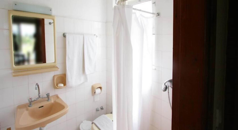 Bathroom 3, Eftihia Studios, South Aegean