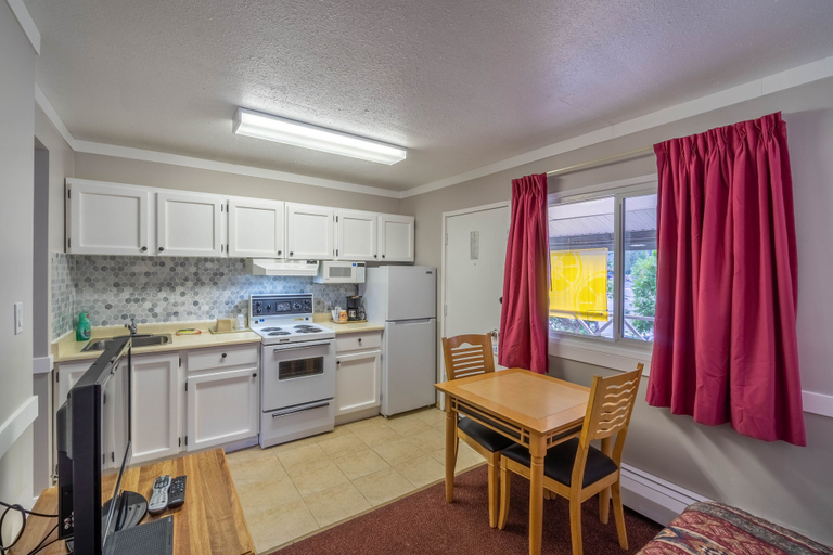 Others 4, Canadas Best Value Desert Inn & Suites Cache Creek, Thompson-Nicola