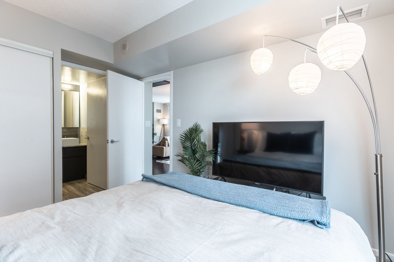Bedroom 3, Platinum Suites - Stunning Waterfront 2 Bed 2 Bath, Toronto