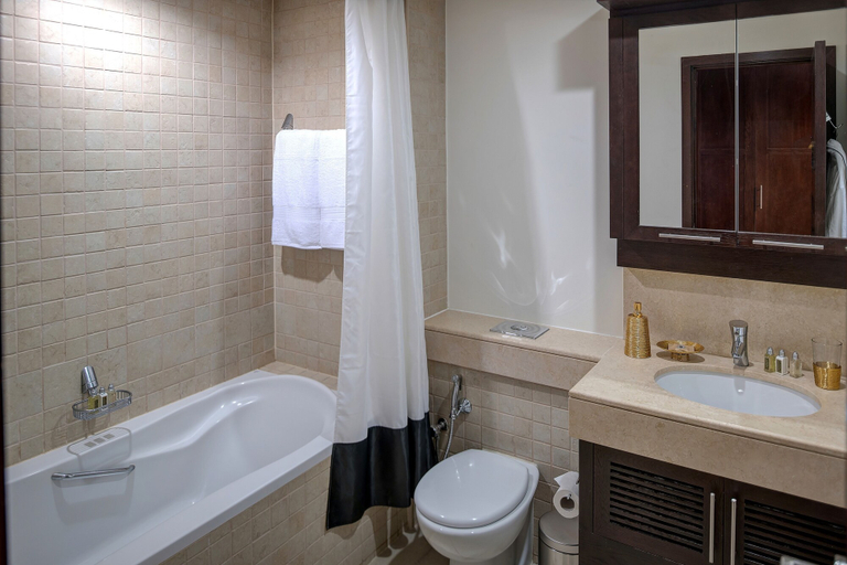 Bathroom 5, Luxury Staycation - The Residences Tower, Dubai