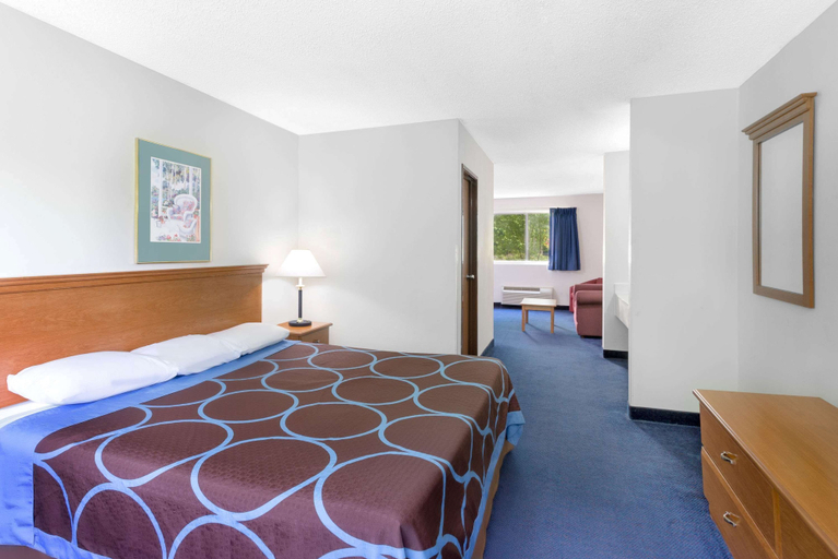 Bedroom 3, Super 8 by Wyndham Kingston, Ulster