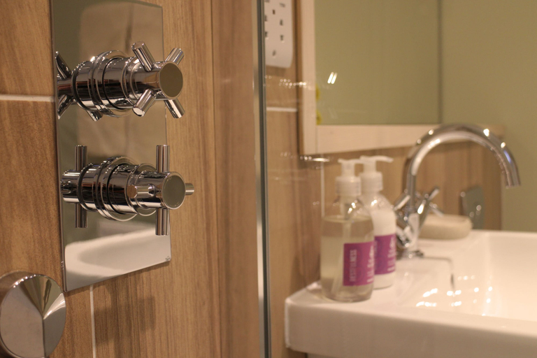 Bathroom 3, Faebuie Cottages, Highland