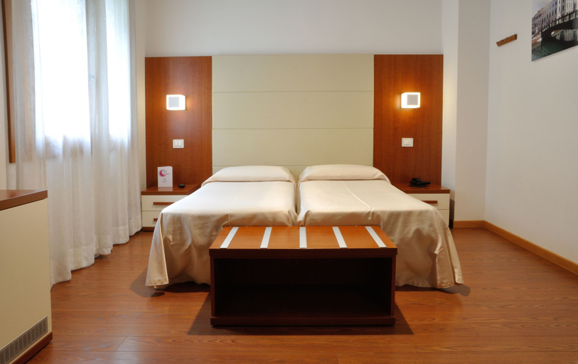 Bedroom 4, Hotel Mezzaluna, Treviso
