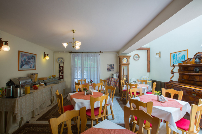 Food & Drinks 5, Helios Hotel Pension, Budapesti