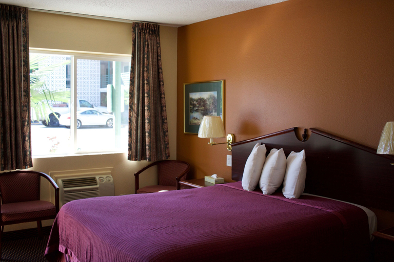 Bedroom 5, Knights Inn Salem, OR, Marion
