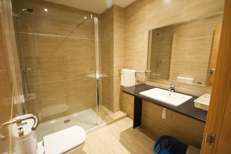 Bathroom, Apartment Grau, Girona