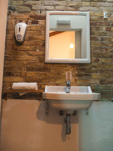 Bathroom 3, Hostal Cling 43, Tarragona