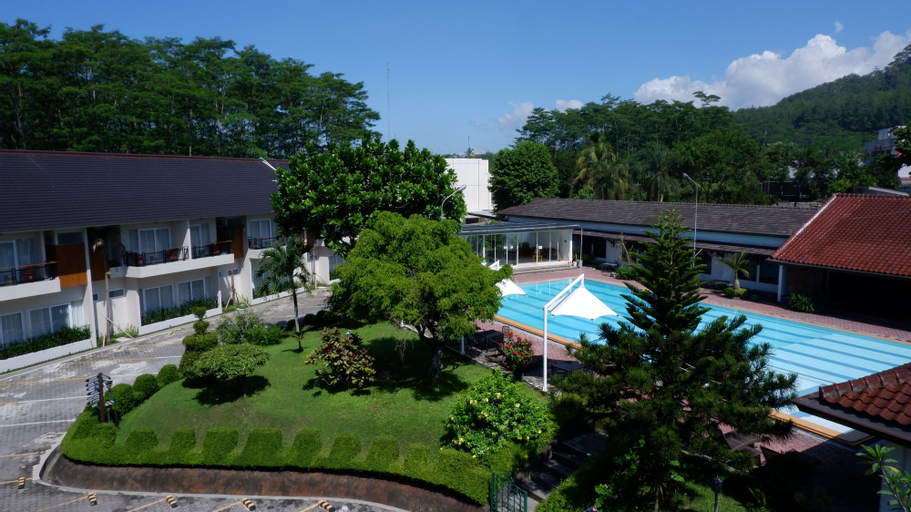 Exterior & Views 2, Front One Resort Magelang, Magelang