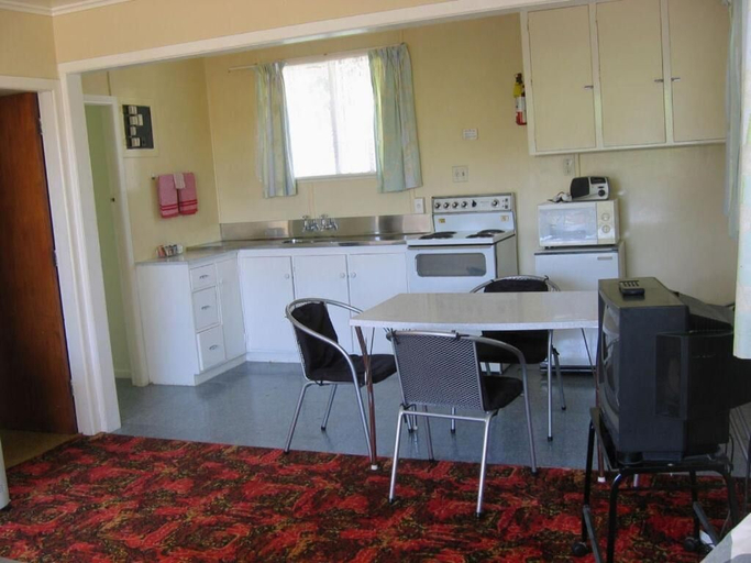 Others 5, Glowworm Motel, Waitomo